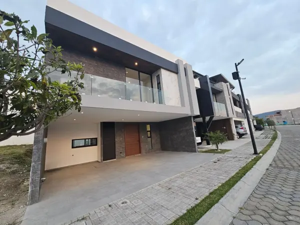 Casa en venta en Lomas de Angelópolis, San Andrés Cholula, Puebla Casa en venta en Lomas de Angelópolis, San Andrés Cholula, Puebla