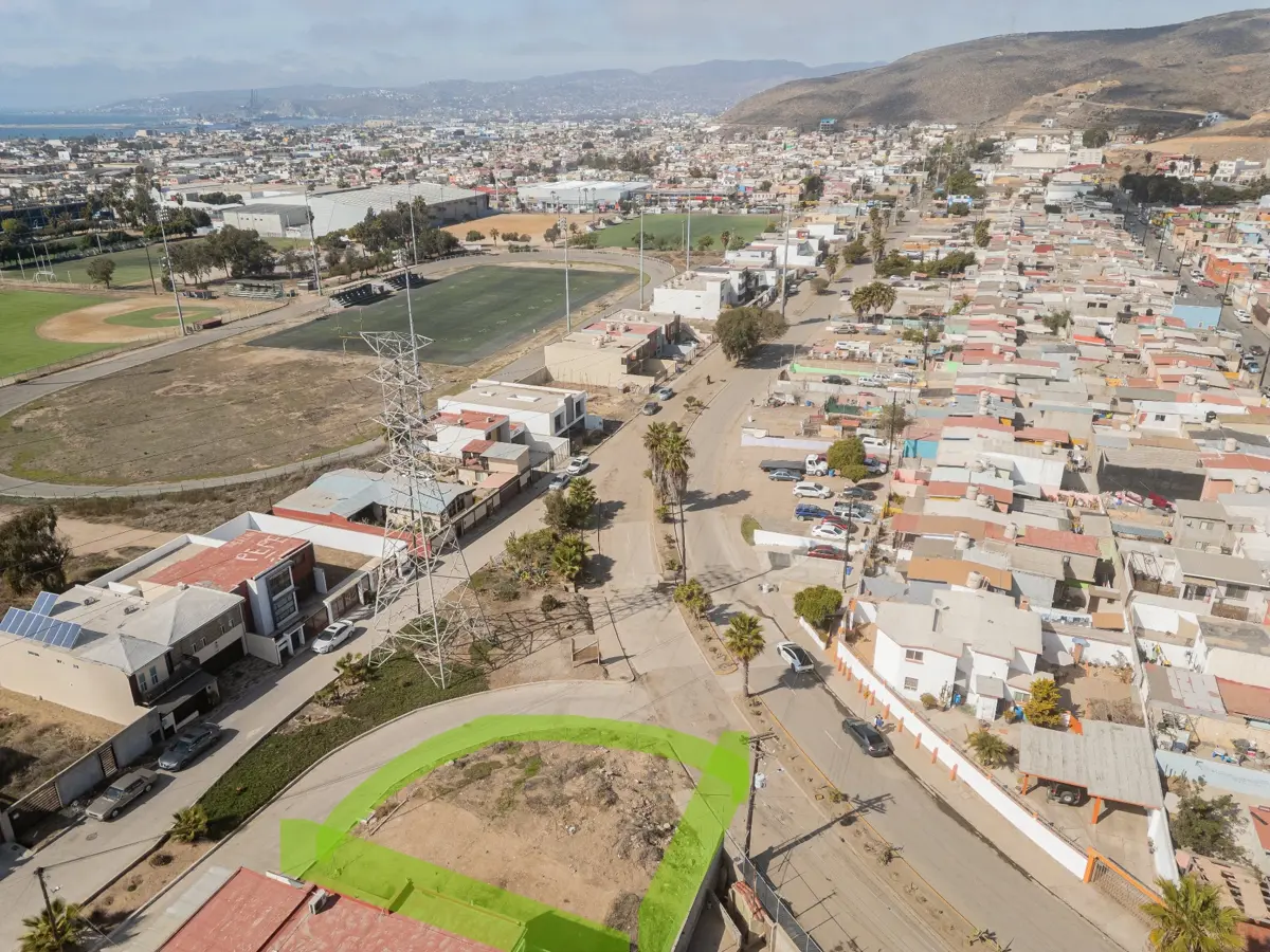 Terreno en renta en Valle Dorado Sección Lagos, Ensenada — foto 1 de 5