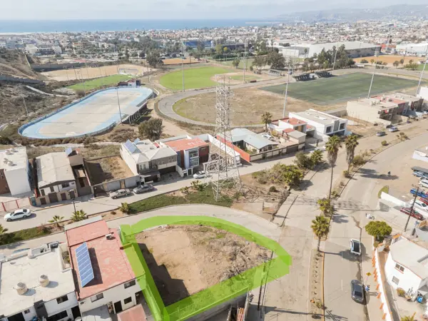 Terreno en renta en Valle Dorado Sección Lagos, Ensenada — foto 2 de 5