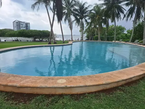 Apartamento en venta: Espacioso y moderno en Zona Hotelera, Quintana Roo