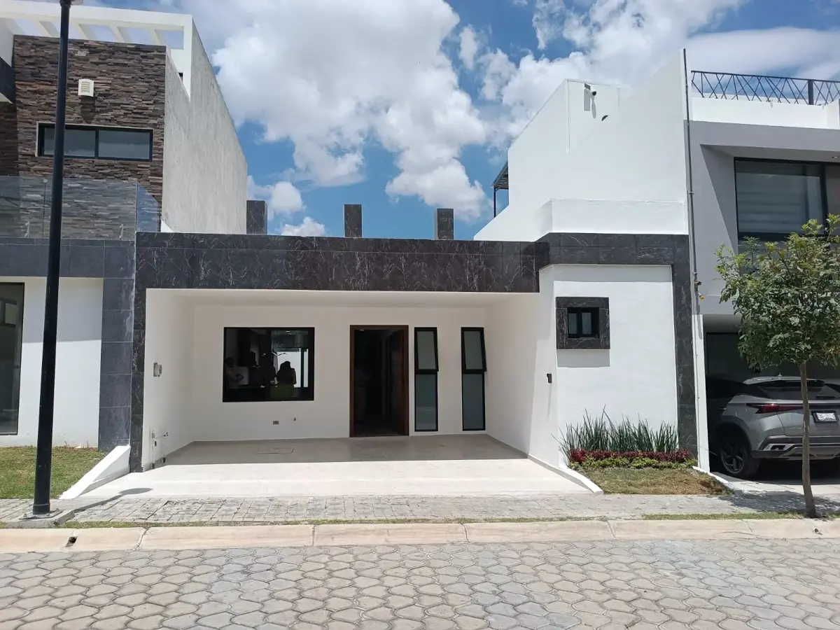 Casa en venta en Lomas de Angelópolis, San Andrés Cholula — foto 1 de 25