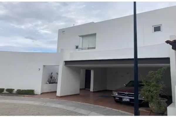 Casa en Venta y Renta en Villa Antigua, Corregidora, Querétaro