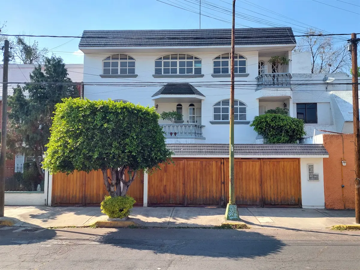 Casa en venta en Toriello Guerra, Tlalpan — foto 1 de 37