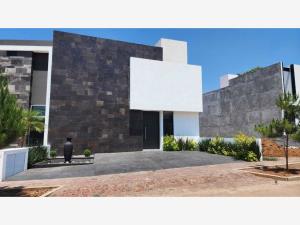 Casa en venta en Bosque Monarca, Morelia — foto 2 de 29