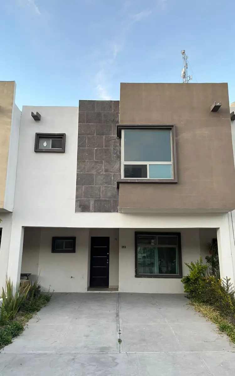 Casa en renta en Valle del Oriente, Arteaga — foto 1 de 10