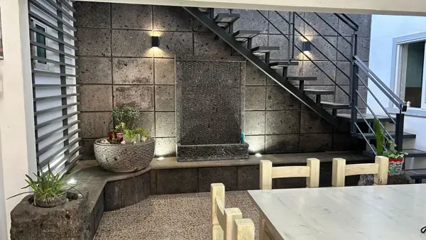 Casa con 5 habitaciones y 5 baños en venta en Plazas del Sol, Querétaro