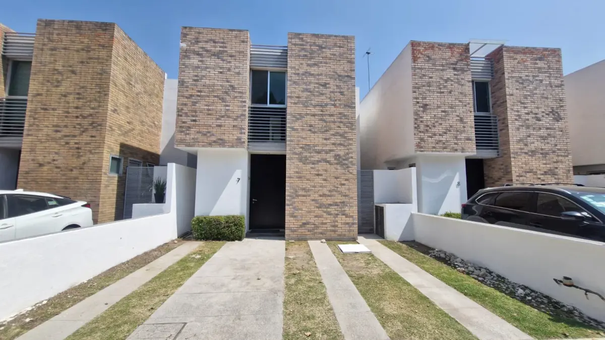 Casa en renta en Santiago Momoxpan, San Pedro Cholula — foto 1 de 26