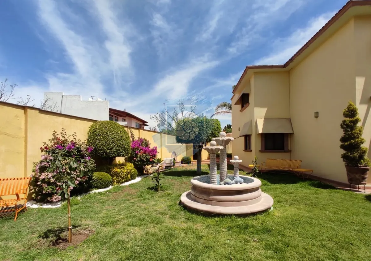 Casa en venta en Huertas El Carmen, Corregidora — foto 1 de 37