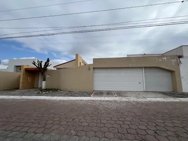 VENTA CASA DE OPORTUNIDAD EN UNA PLANTA FRACC. LA CAÑADA JURIQUILLA LL