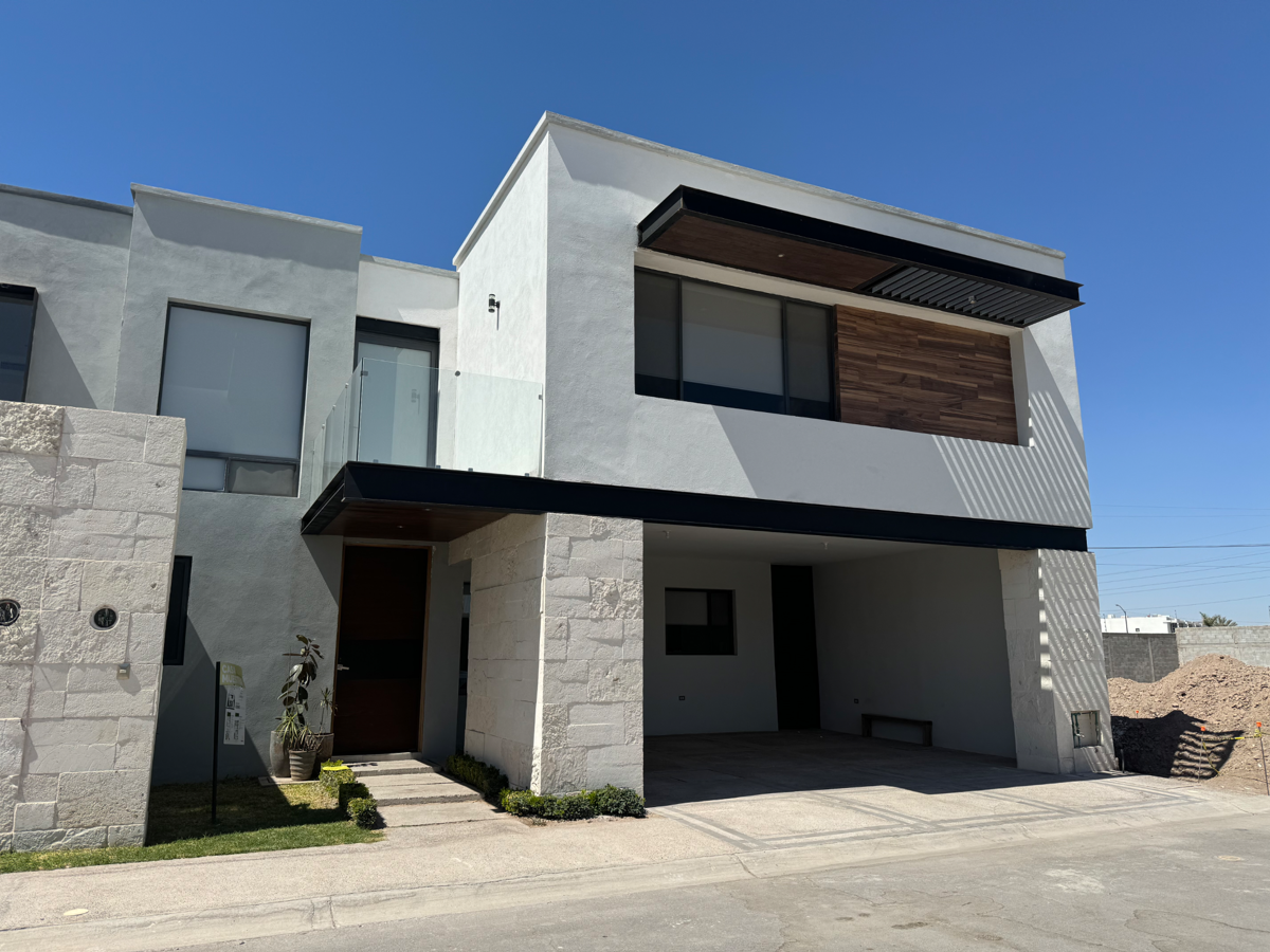 Casa en Venta en Fraccionamiento Cerrado Los Viñedos, Torreón - Modernidad y Confort