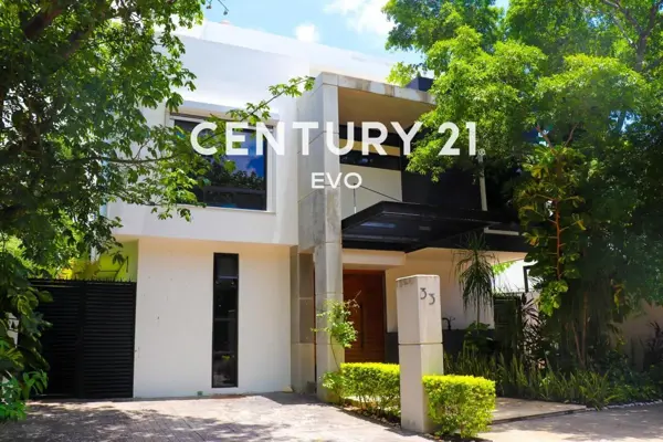 Casa en comunidad cerrada SM19 Cancún con alberca y Jacuzzi