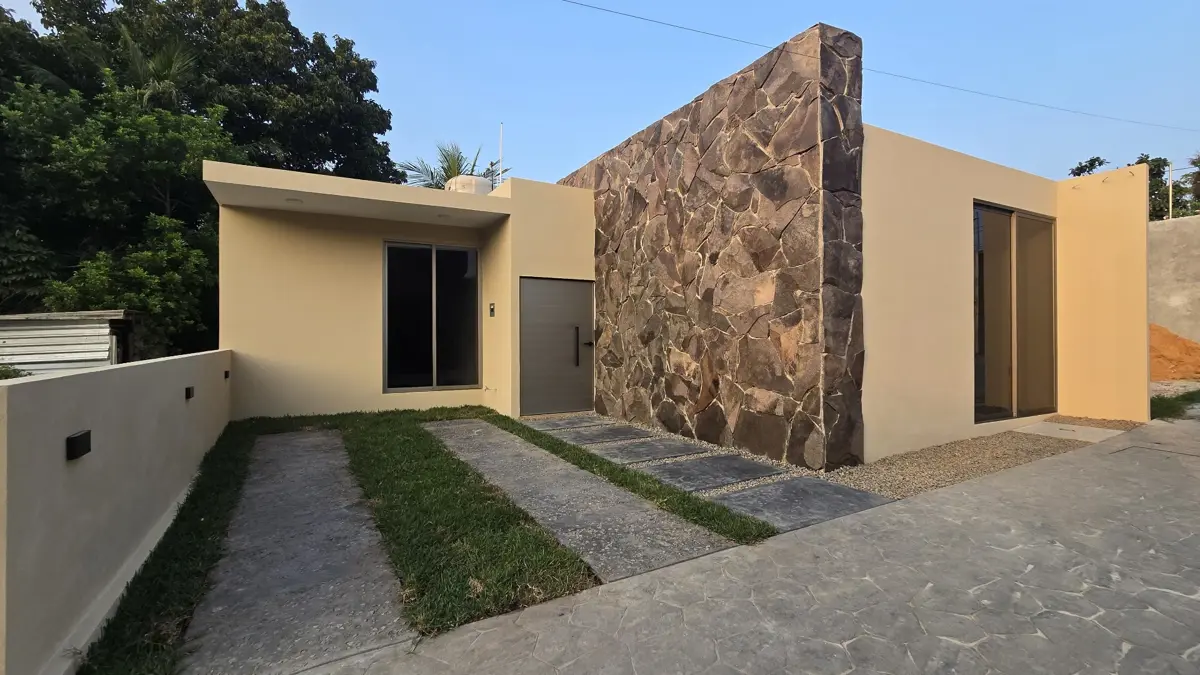 Casa en venta en Los Laureles, Oluta — foto 1 de 16