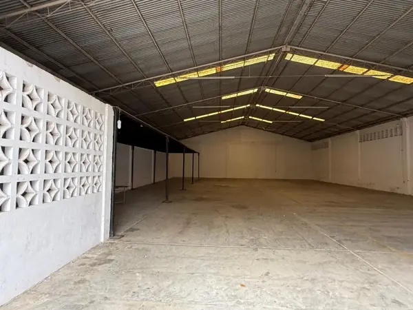 Excelente Bodega Industrial con casa