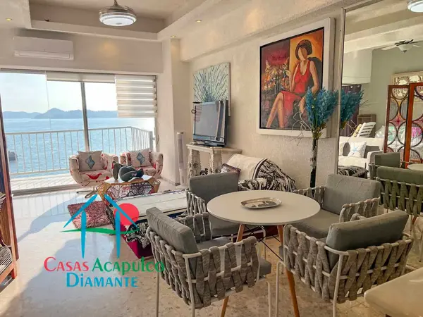 Loft en edificio con salida a la playa. Con terraza y vista al mar