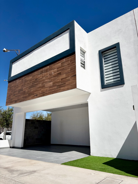 Casa Muestra en Zona TEC de MTY en Venta !