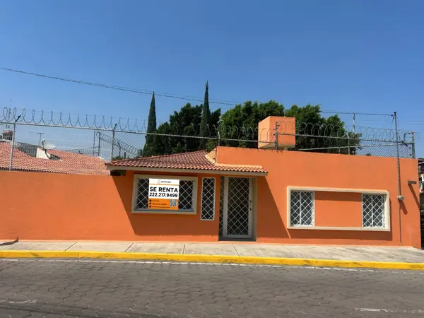 CONSULTORIO EN RENTA EN LA CARCAÑA, MOMOXPAN - IDEAL PARA CONSULTORIO O DESPACHO