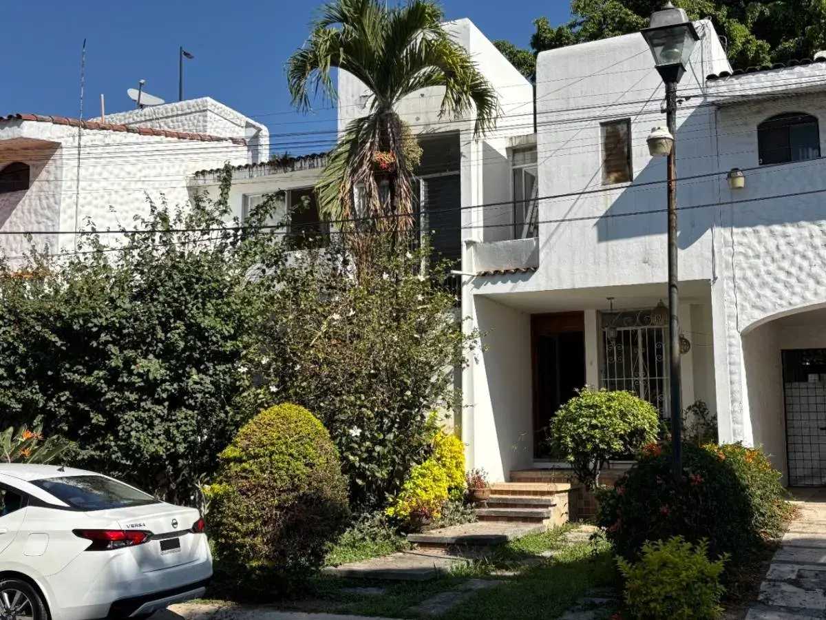 Casa en venta en Lomas de Cortes, Cuernavaca — foto 1 de 27
