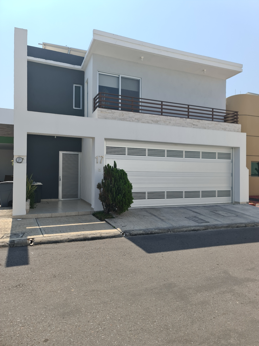 Casa en venta en Lomas de la Rioja, Alvarado — foto 1 de 16