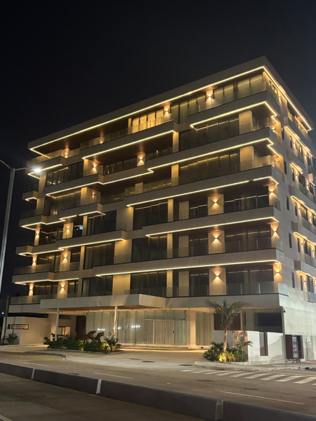 ZONA PRIVILEGIADA EN EL BULEVARD DE COSTA DE ORO!  Frente al mar