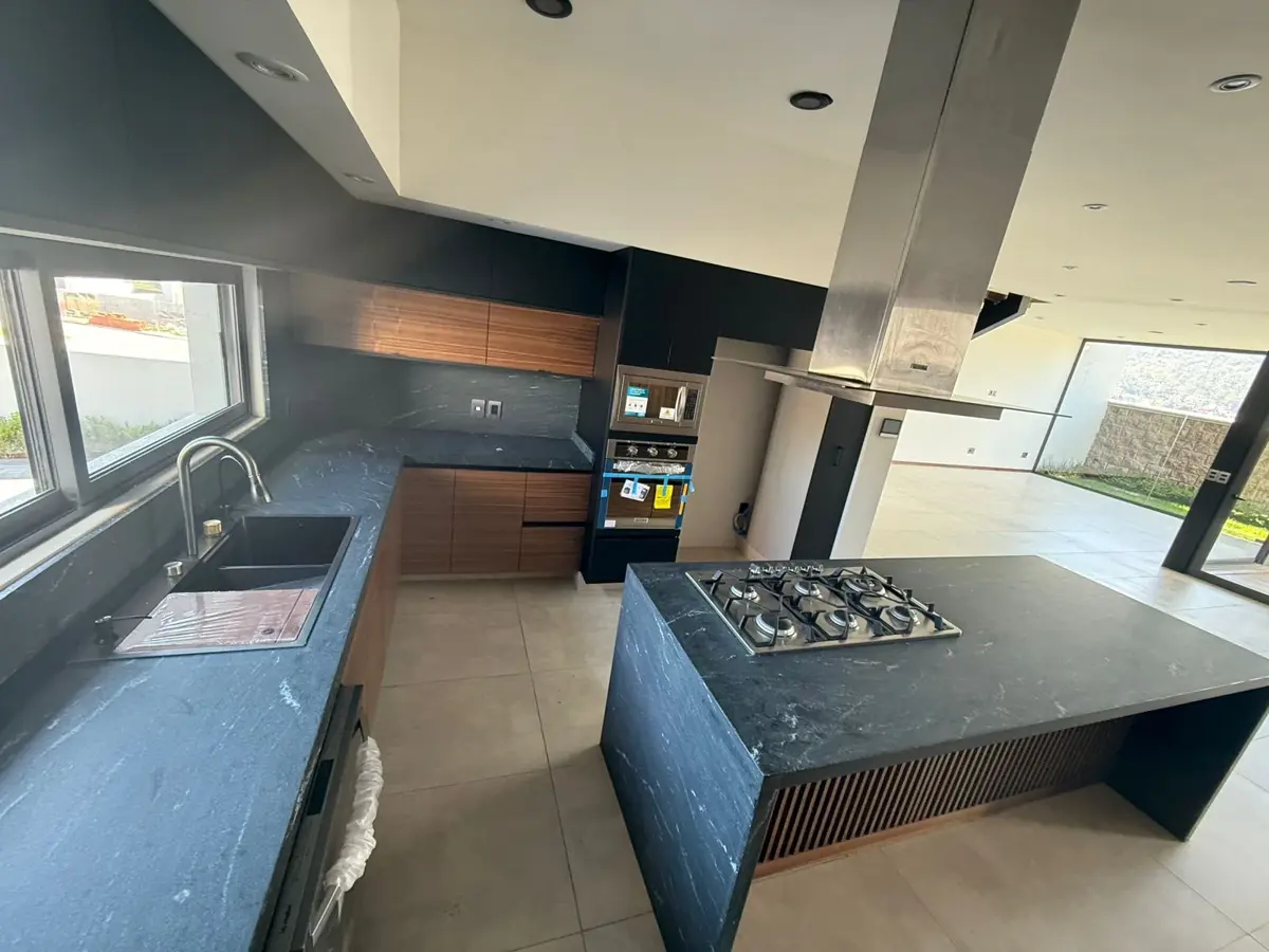 Casa en venta en Tres Marías, Morelia — foto 1 de 33