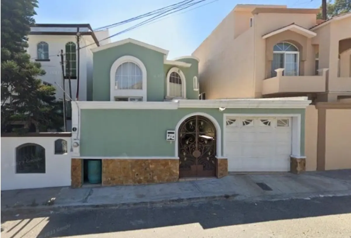 Casa en venta en Valle Dorado, Ensenada — foto 1 de 6