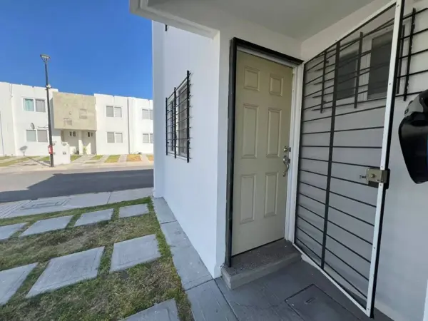 Casa en Renta con habitación y baño completo en planta baja en Tres Cantos Residencial, Querétaro Casa en Renta con habitación y baño completo en planta baja en Tres Cantos Residencial, Querétaro