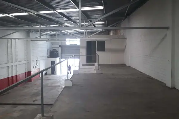 Bodega en renta en Arboledas Popular, Saltillo — foto 2 de 6