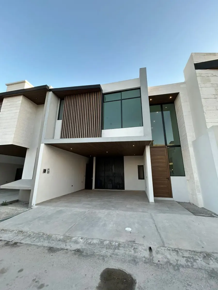 Casa en venta en Las Villas Residencial, Saltillo — foto 1 de 42