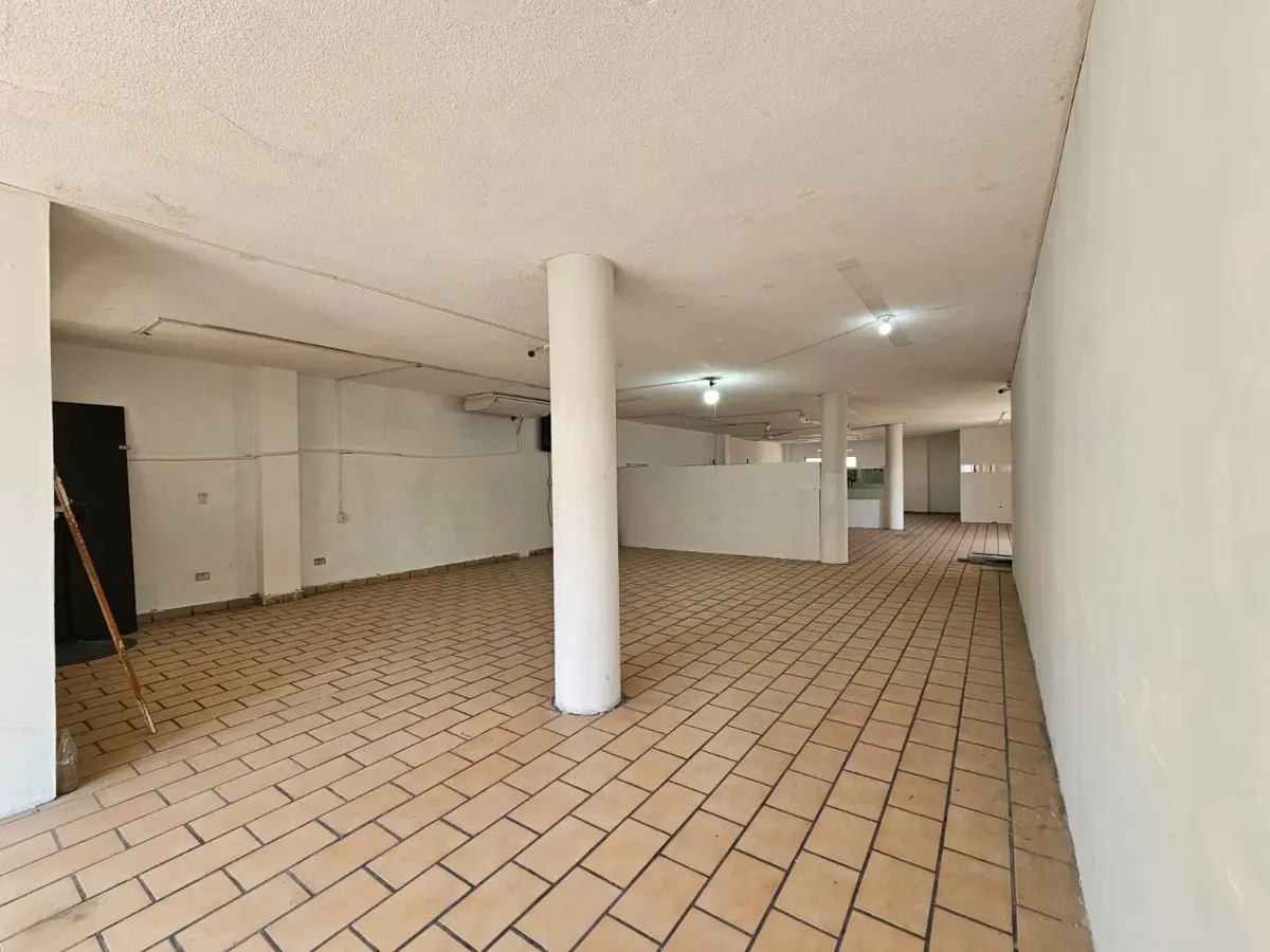 Edificio en renta en El Roble, San Nicolás de los Garza — foto 1 de 18