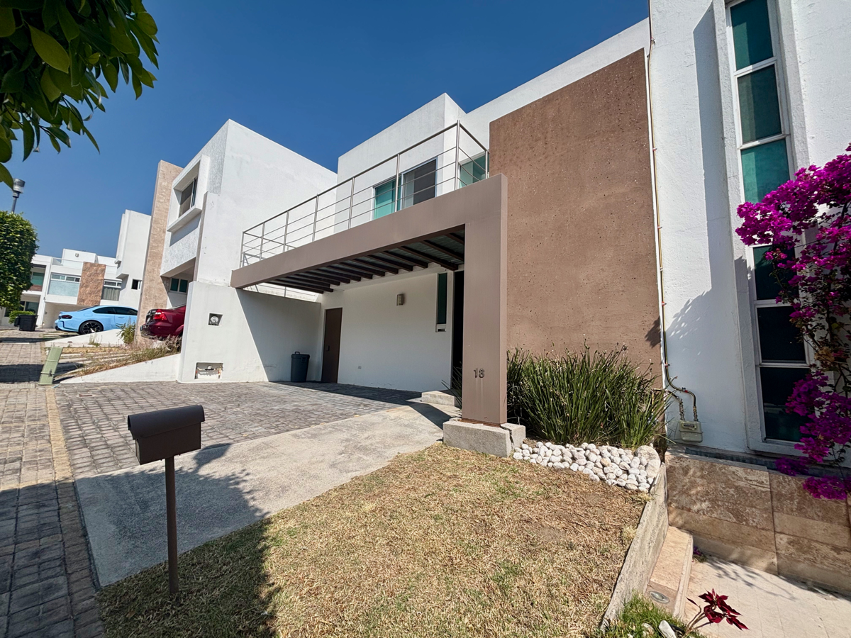 Casa en venta en Lomas de Angelópolis II, San Andrés Cholula — foto 1 de 24