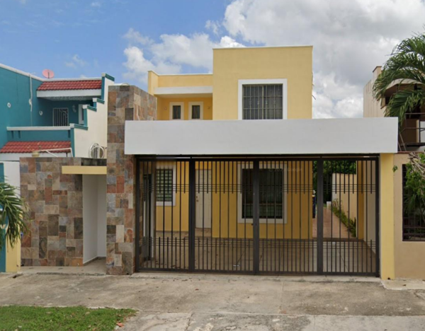 EXCELENTE CASA DE DOS NIVELES, MINIMALISTA, Y CERCANA A TODOS LOS SERVICIOS PRINCIPALES