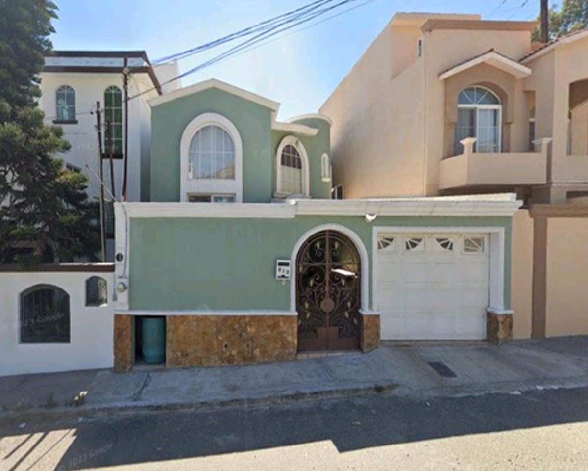 Casa en venta en Valle Dorado, Ensenada — foto 1 de 11