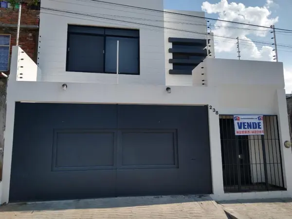 Casa en venta en Ilustres Novohispanos, Morelia con 3 recámaras y garage