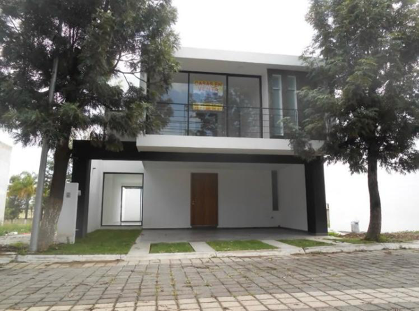 HERMOSA CASA EN VENTA 
RECIDENCIAL CALABRIA