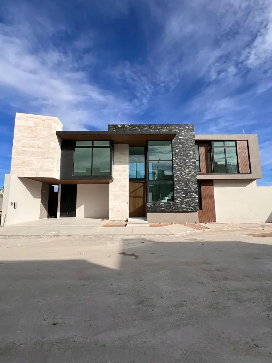 Casa en venta en Las Villas Residencial, Saltillo — foto 1 de 19