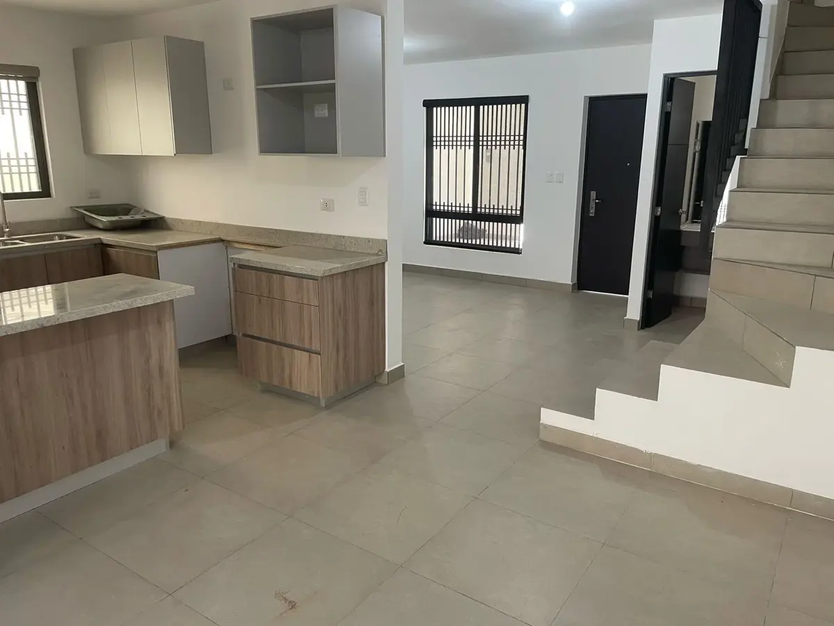 Casa en renta en Altrysa, García — foto 1 de 6