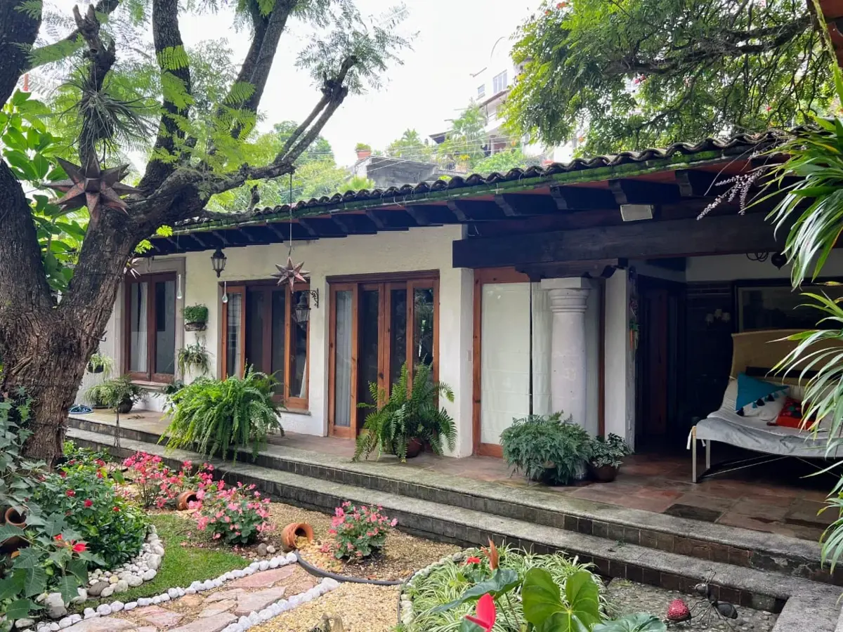 Casa en venta en La Cañada, Cuernavaca — foto 1 de 41