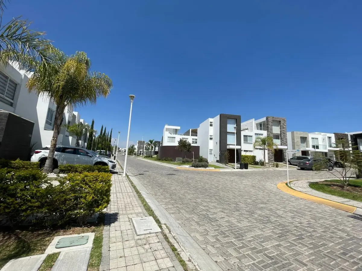 Casa en venta en Lomas de Angelópolis, San Andrés Cholula — foto 1 de 25