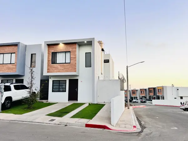 Casa en Venta en Vizcaino Residencial, Playas de Rosarito - Tranquilidad y Comodidad