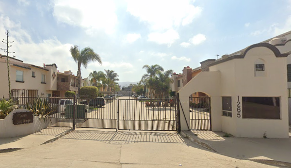 CASA EN VENTA EN SAN BORJA RESIDENCIAL ENSENADA BAJA CALIFORNIA. REMATE BANCARIO.