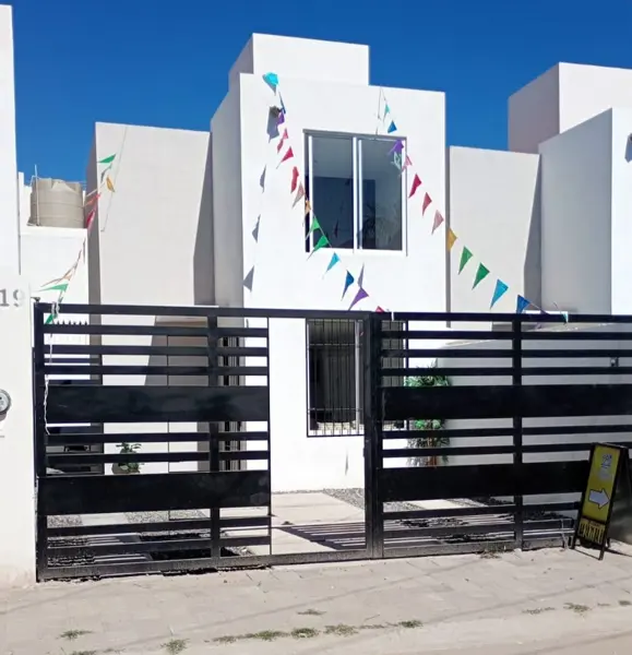 Casa en Venta en Santa María Magdalena, Querétaro - Dos Recámaras y Amplio Espacio