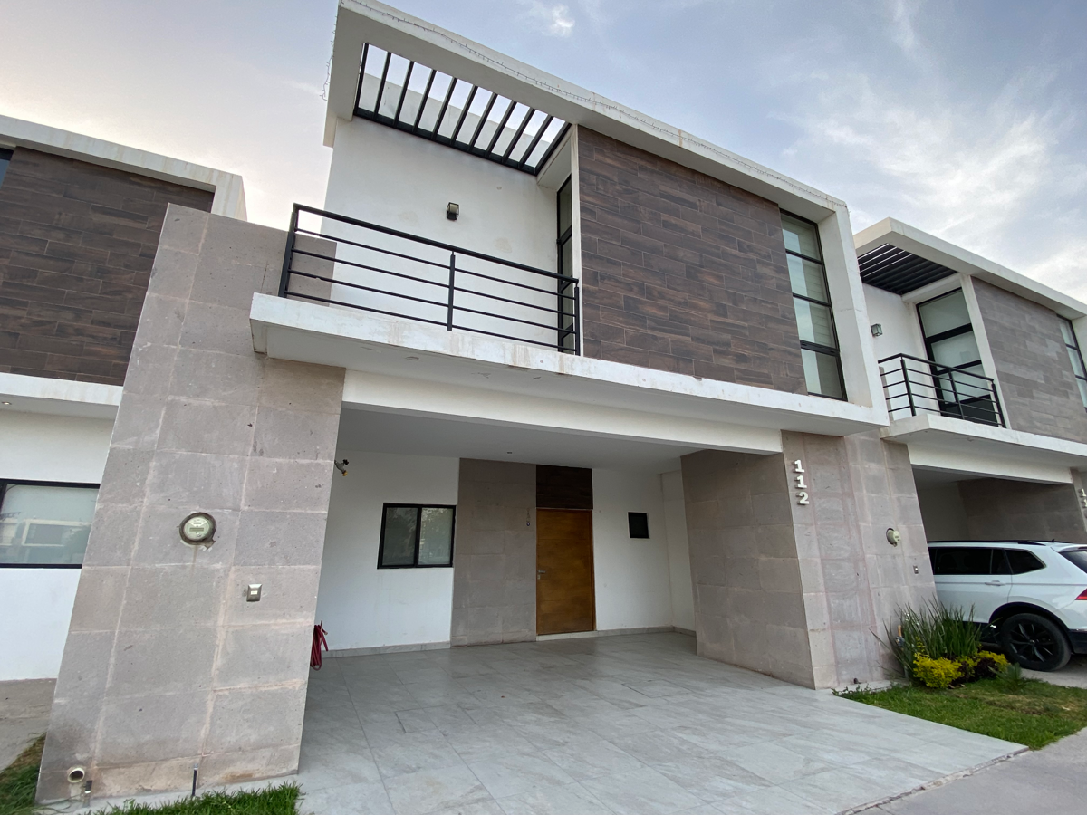 CASA EN RENTA VIÑEDOS PUERTO ALBA CASA CLUB Y ALBERCA