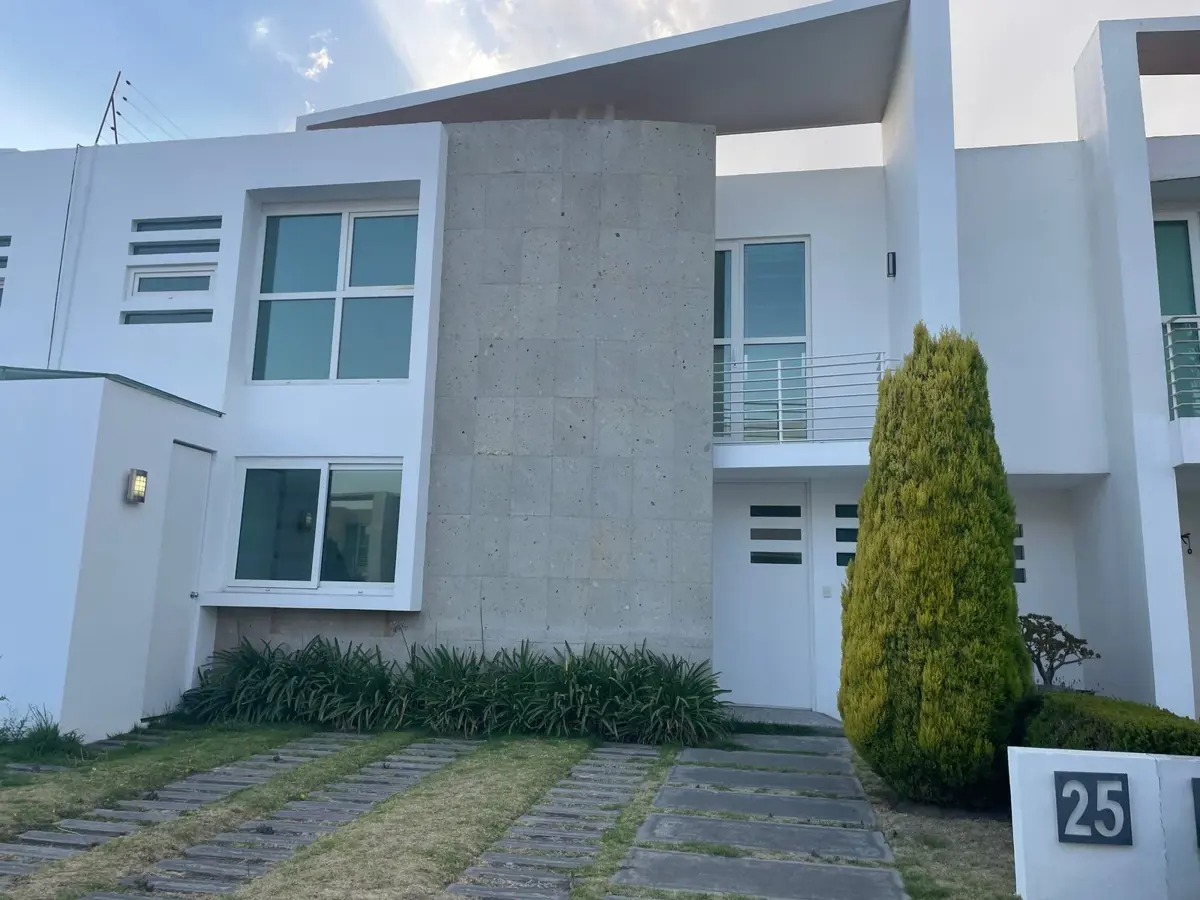 Casa en renta en Residencial Bosques de Ciruelos, Metepec — foto 1 de 27