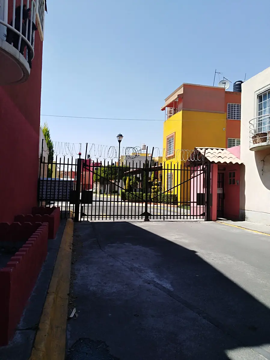 Casa en venta en Hacienda las Palmas I y II, Ixtapaluca — foto 1 de 13