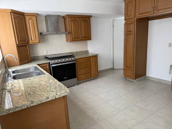 Casa en renta en Navarro, Torreón — foto 3 de 33