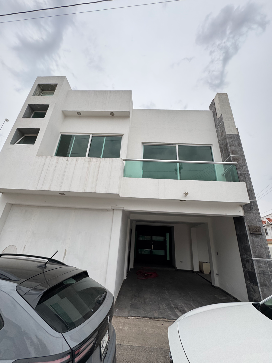 Casa en venta en Los Arcos, Irapuato — foto 1 de 16