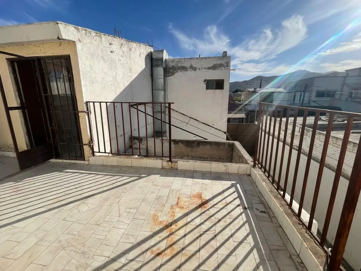 Casa en Venta en La Fuente, Torreón - Ubicación Estratégica y Amplios Espacios
