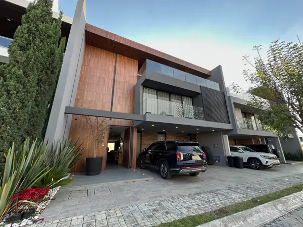 CASA EN VENTA, PARQUE POTOSI LOMAS DE ANGELÓPOLIS.