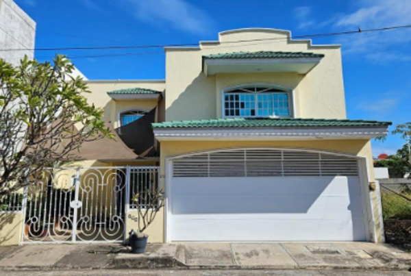 VENDO CASA EN COSTA DE ORO