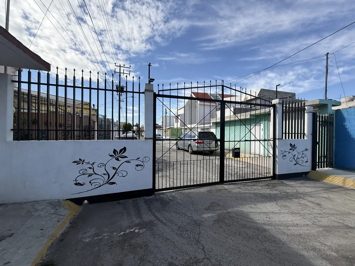 Casa en venta en Magisterio Digno, Mineral de la Reforma — foto 1 de 20
